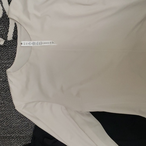 Lululemon Tight-Fit Lined Long Sleeve Shirts - Picture 3 of 12
